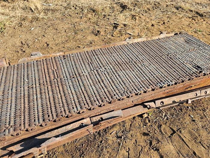 Used STEEL GRID BOILER FEEDER WITH ELECTRIC MOTOR