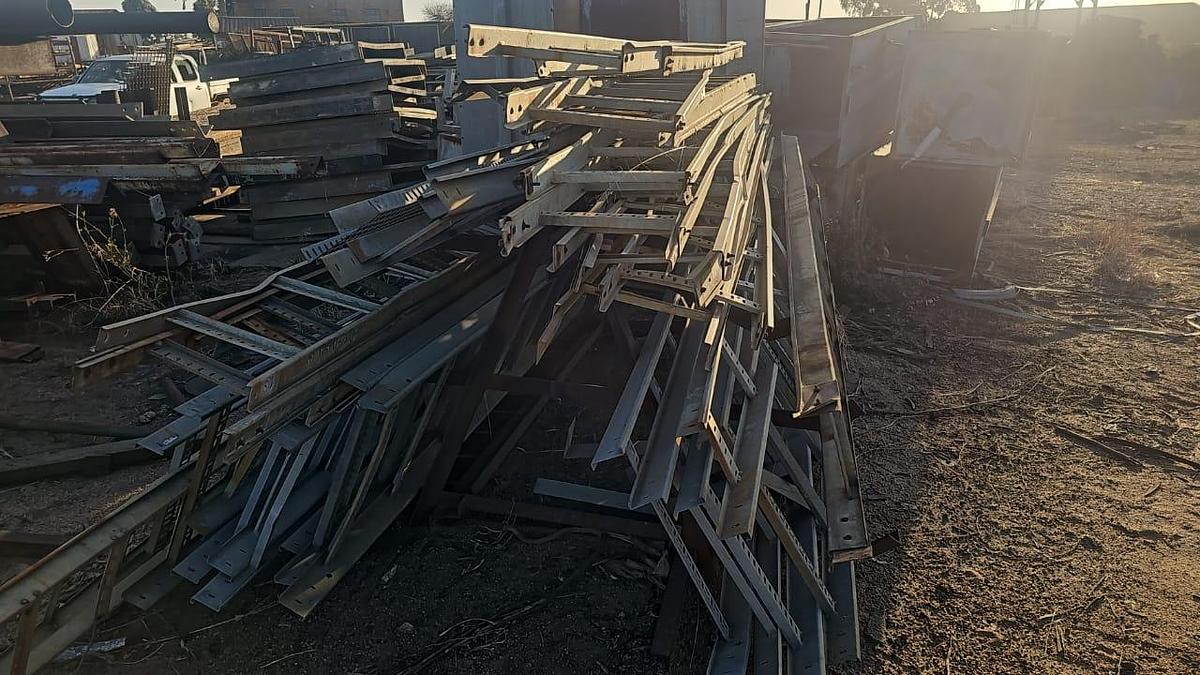 Used GALVANIZED CABLE TRAYS (USED)