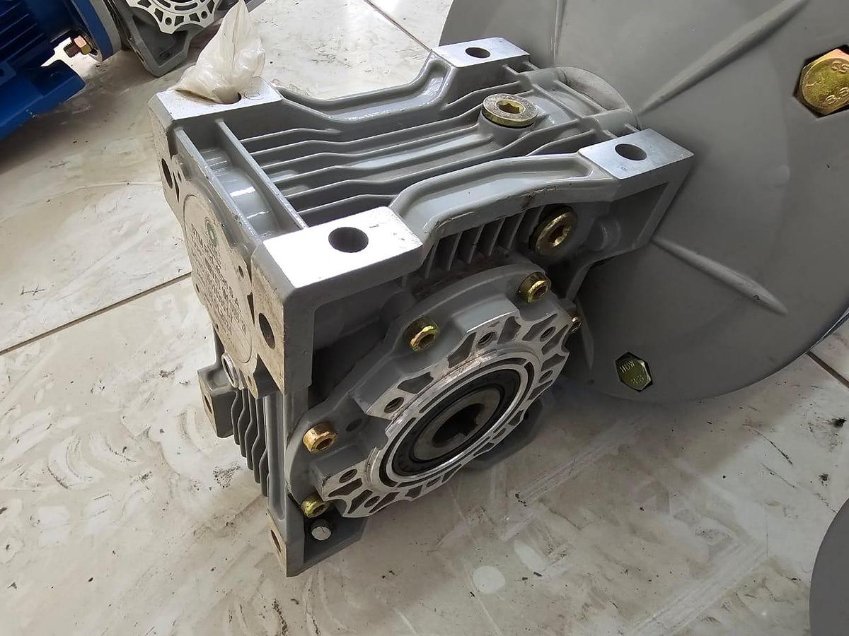 Used 2.2 KW MOTORIZED GEARBOXES