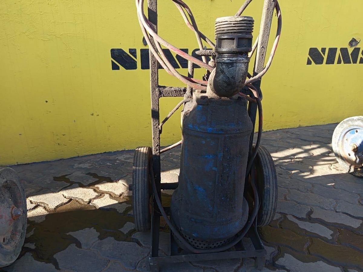 Used SUBMERSIBLE PUMP (NO PLATE)