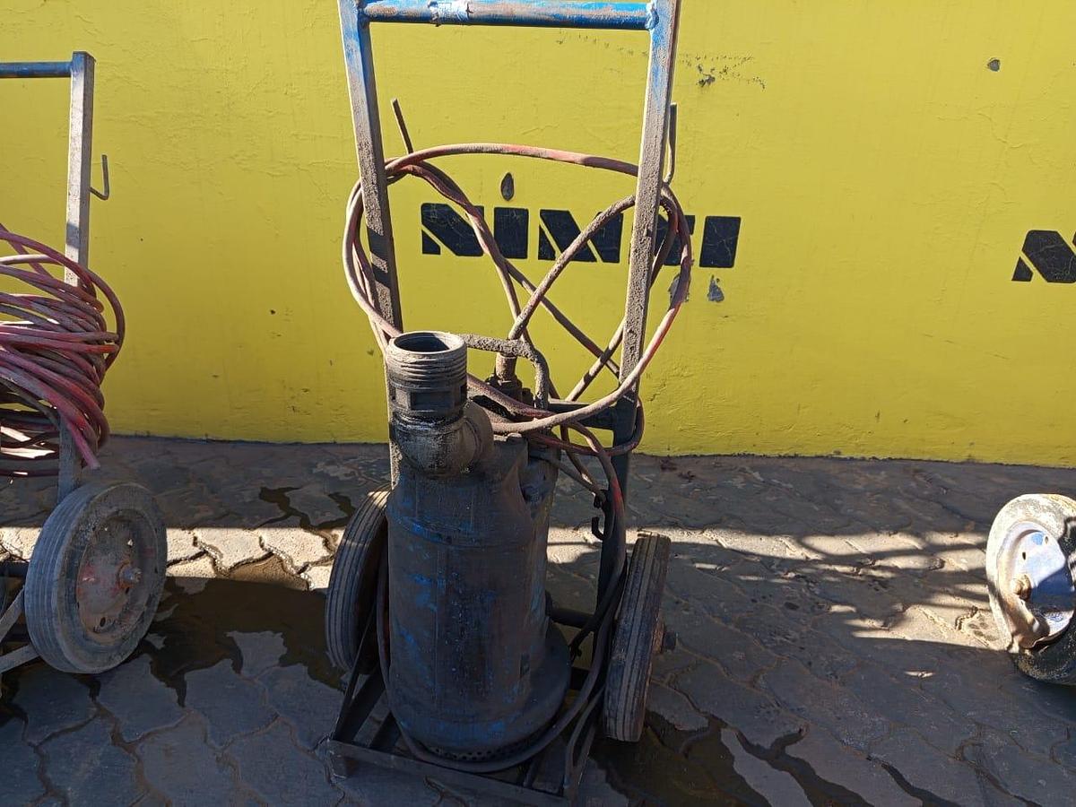 Used SUBMERSIBLE PUMP (NO PLATE)