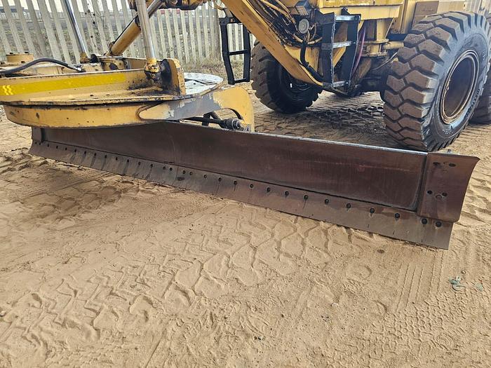 Used CATERPILLAR 140H GRADER (RUNNER)