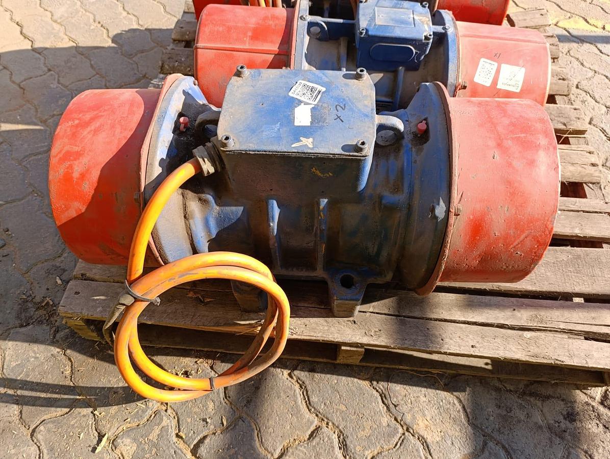 Used VIBRATING MOTOR 1.96KW