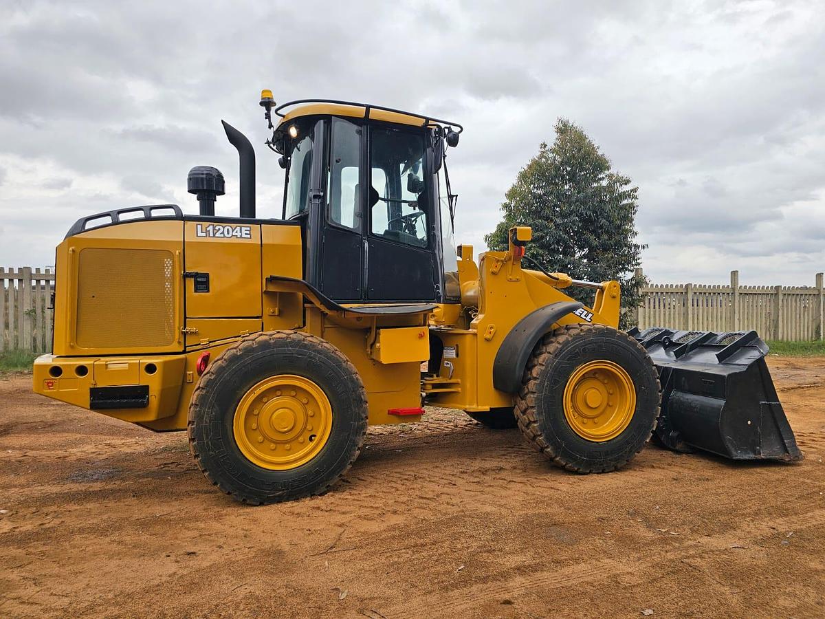 Used BELL L1204E FRONT END LOADER (USED)