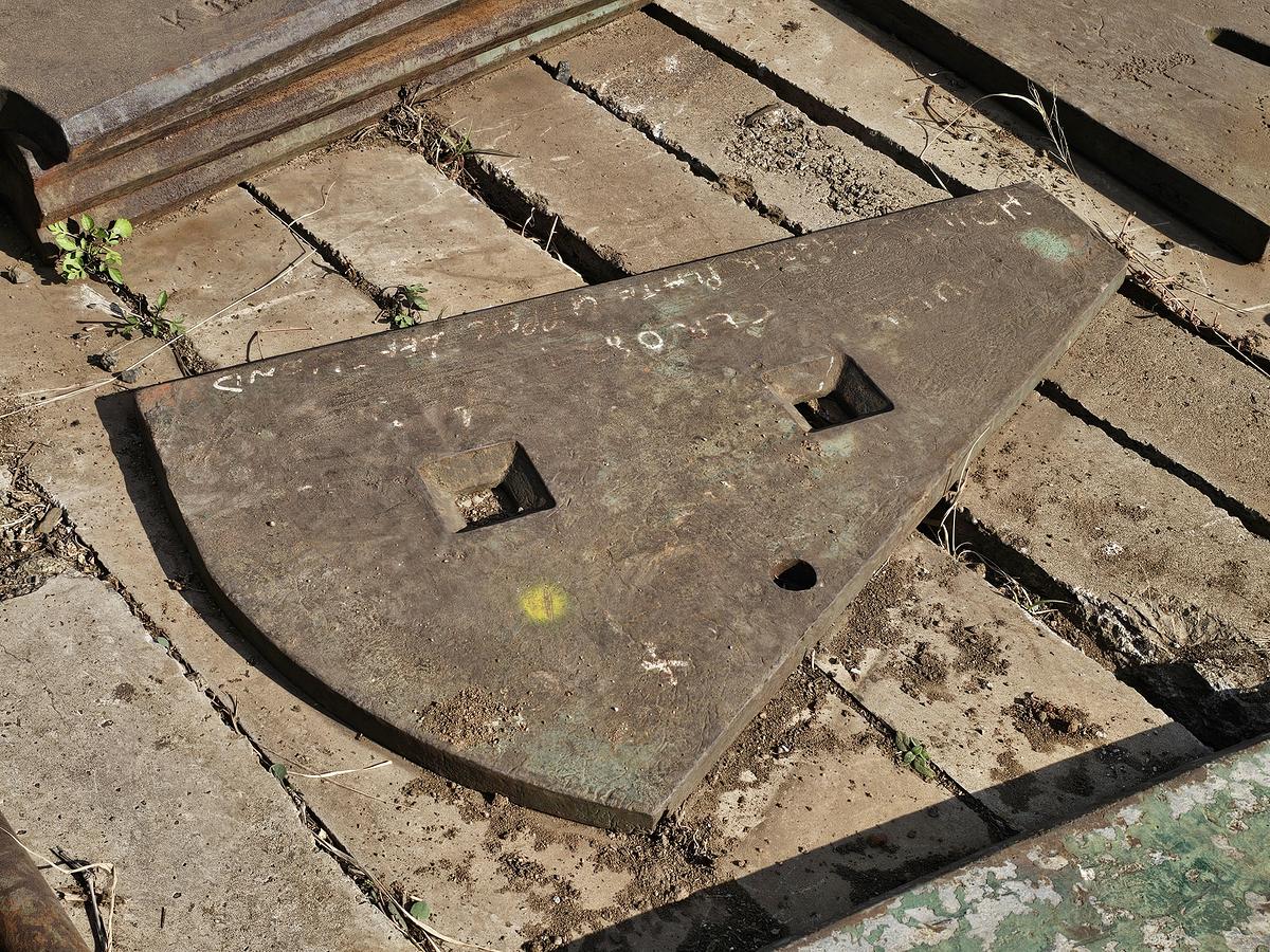 Used CRUSHER PLATES