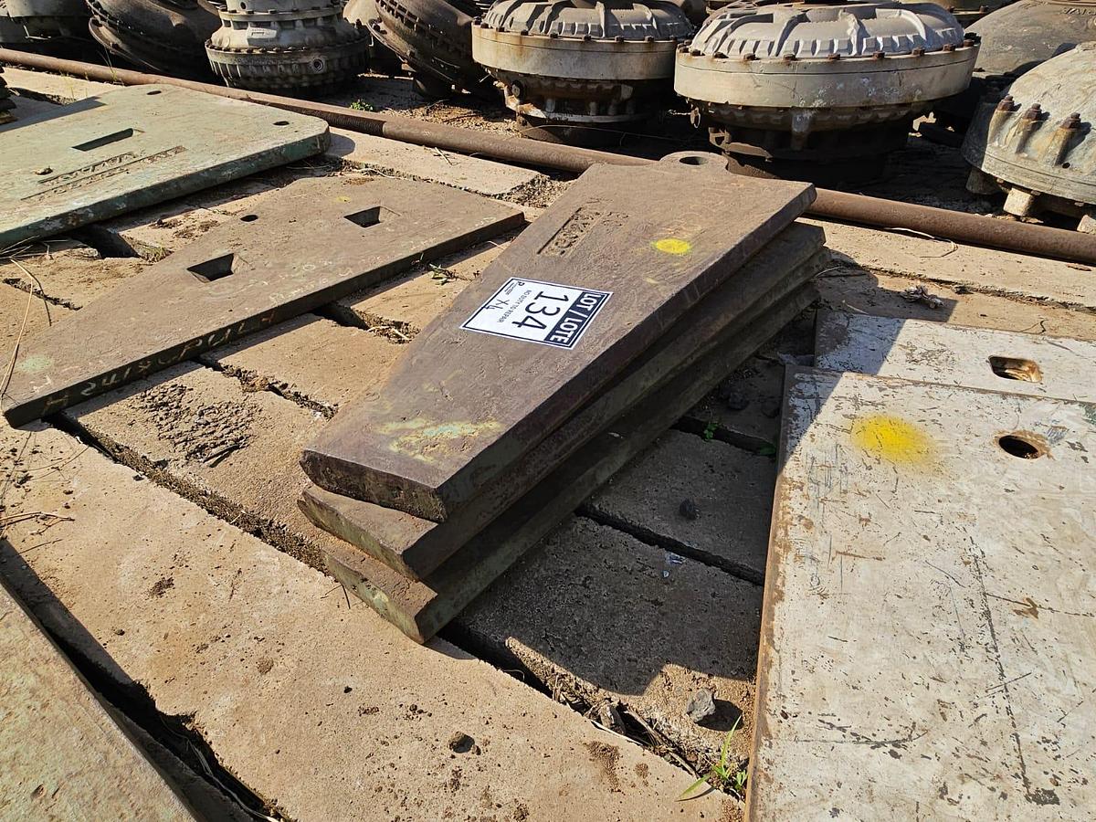 Used CRUSHER PLATES