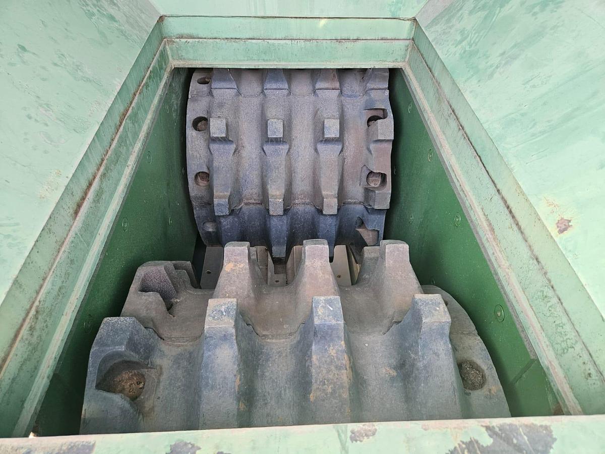 Used ADJUSTABLE DOUBLE DRUM CRUSHER WITH FEEDBIN (USED)