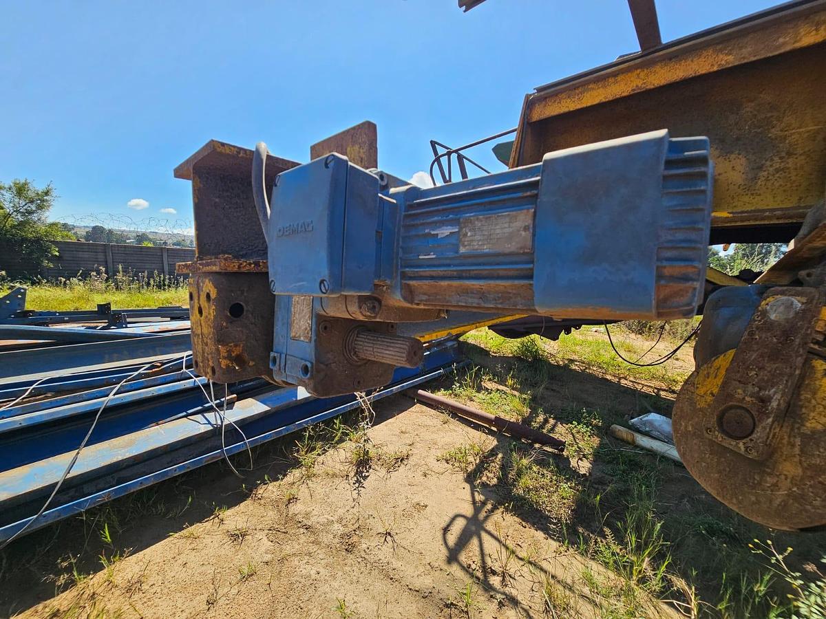 Used 5 TON OVERHEAD CRANE WITH REMOTE 2 X ELECTRIC 7.5 KW ELECTRIC MOTORS AND GEARBOX REMOTE GENERAL INFORMATION S