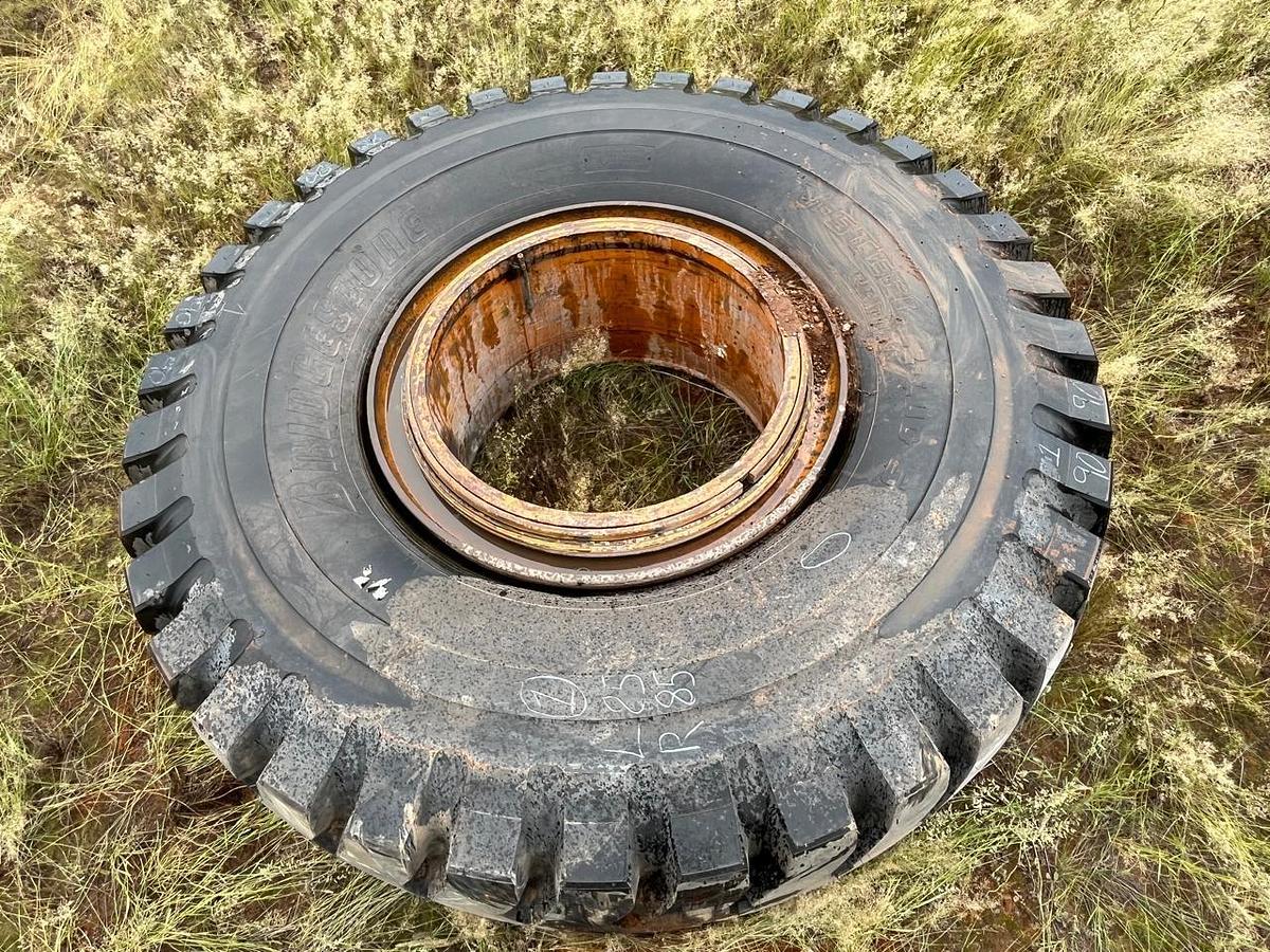 Used MIXED BRIDGESTONE EARTHMOVING TYRES - USED CONDITION