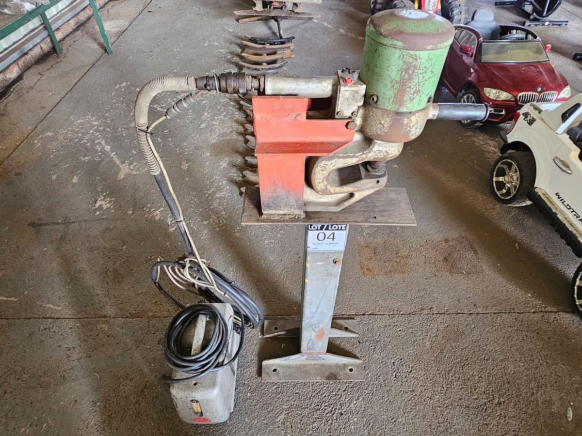 Used INDUSTRIAL HYDRAULIC MOBILE GURDER PUNCH MAX 10MM THICKHNESS PLATE