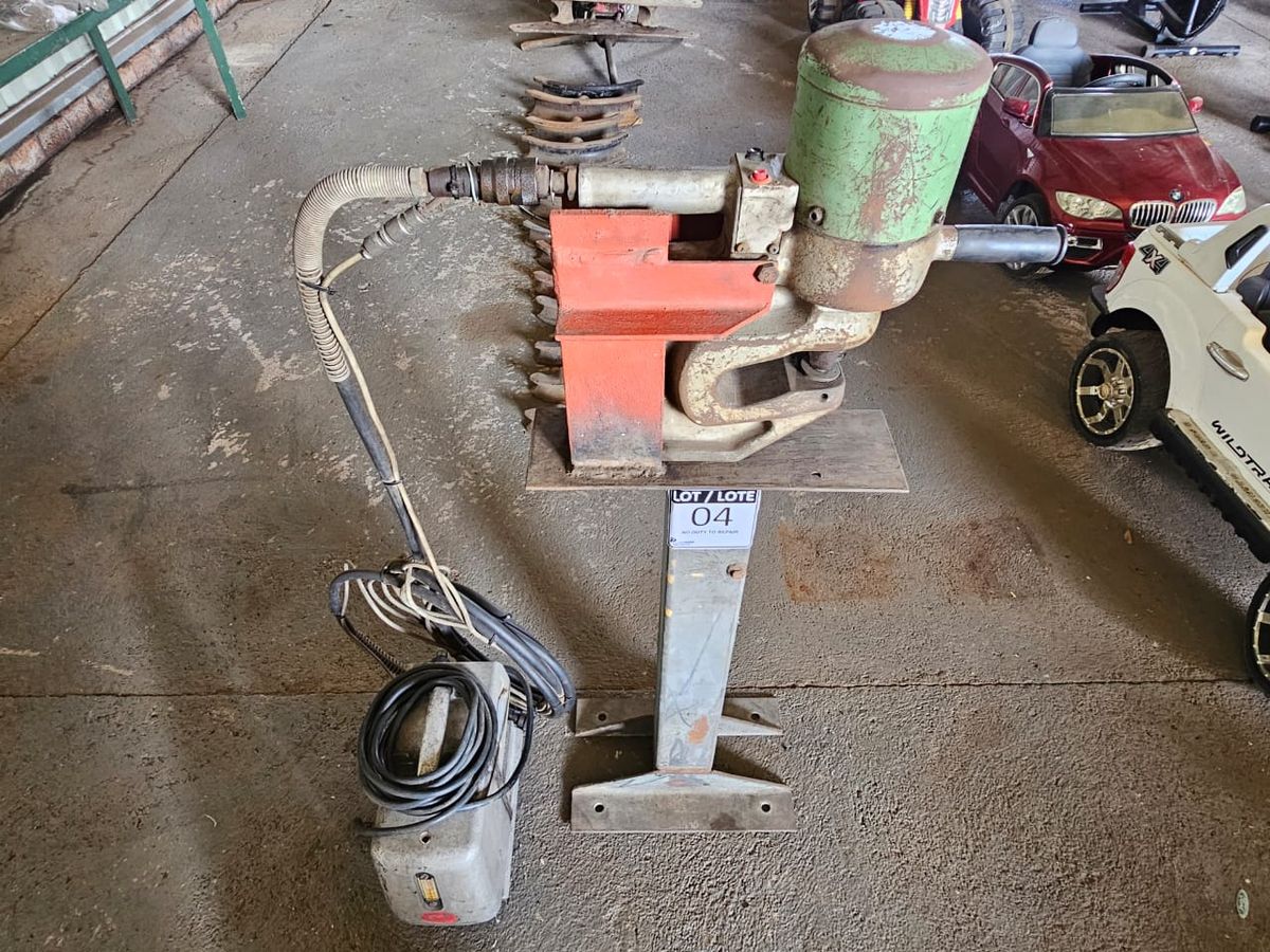 Used INDUSTRIAL HYDRAULIC MOBILE GURDER PUNCH MAX 10MM THICKHNESS PLATE