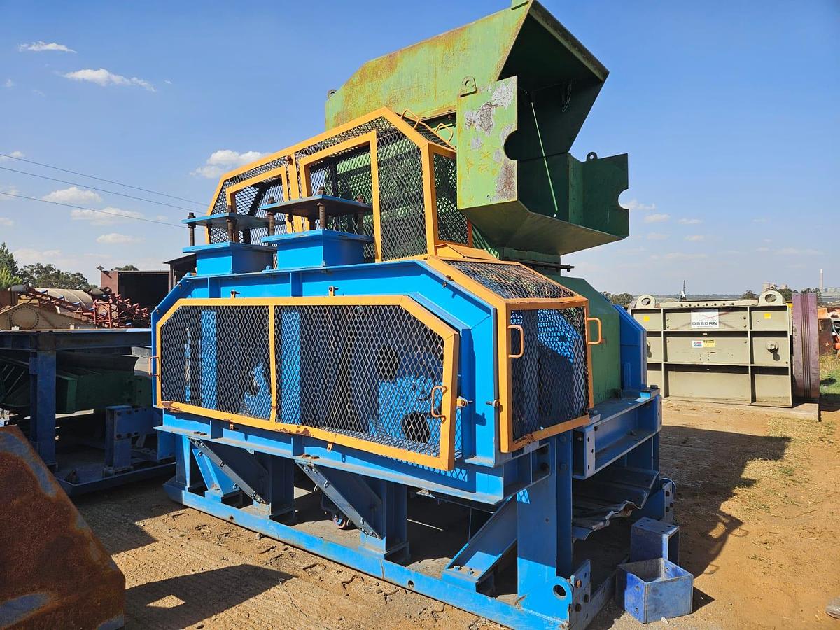 Used ADJUSTABLE DOUBLE DRUM CRUSHER WITH FEEDBIN (USED)
