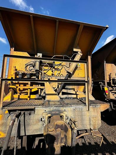 Used RDS BOTTOM SIDE DISCHARGE HOPPER