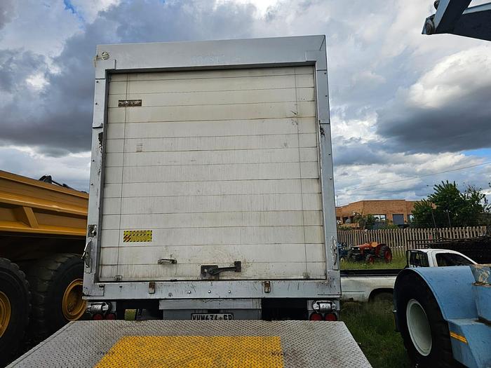 Used SERCO DOUBLE AXLE ISOLATED BODY TRAILER WITH RAVIOLI TAIL LIFT