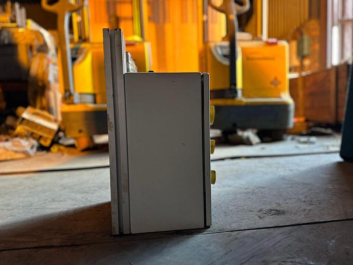 Used ROBOTIC INNOVATIONS CONTROL PANNEL (NOT TESTED)