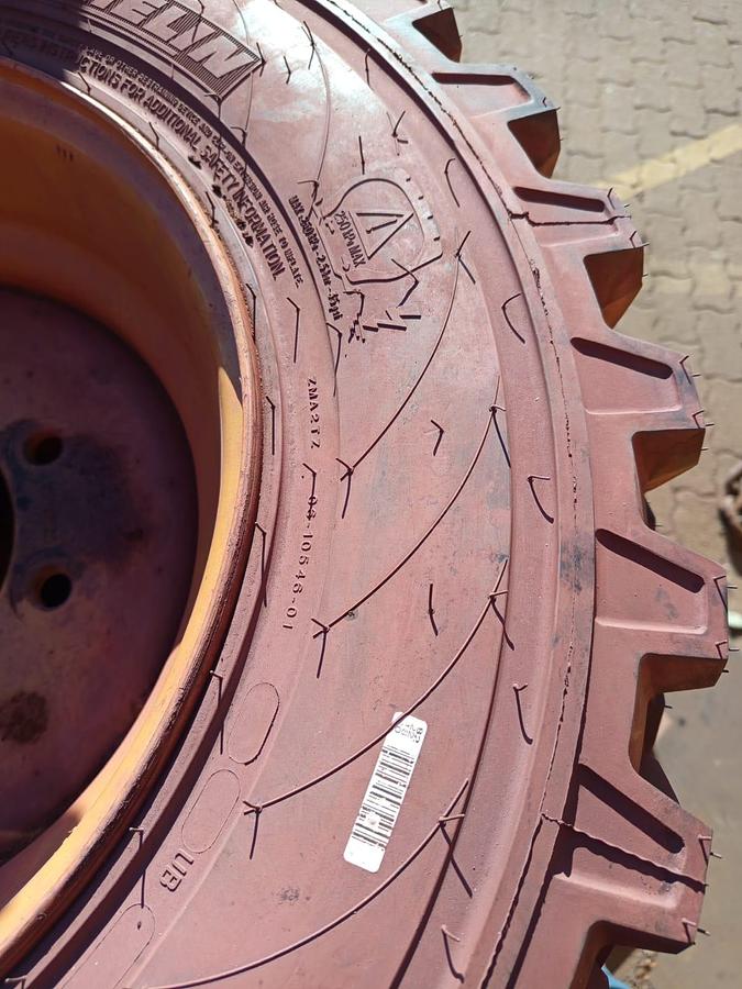 Used MICHELIN BIBSTEEL HARD SURFACE 260/70 R 16.5 IND 