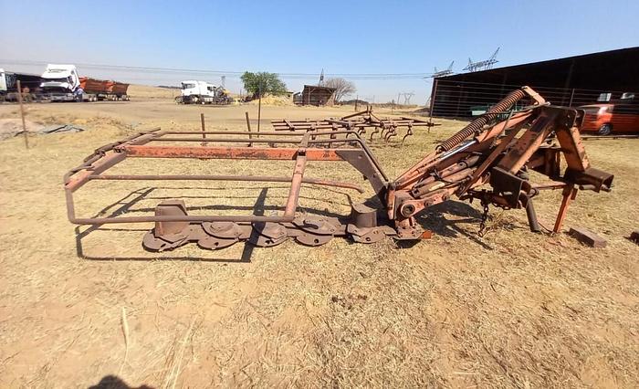 Used KUHN 5 TOLL CUTTING MACHINE