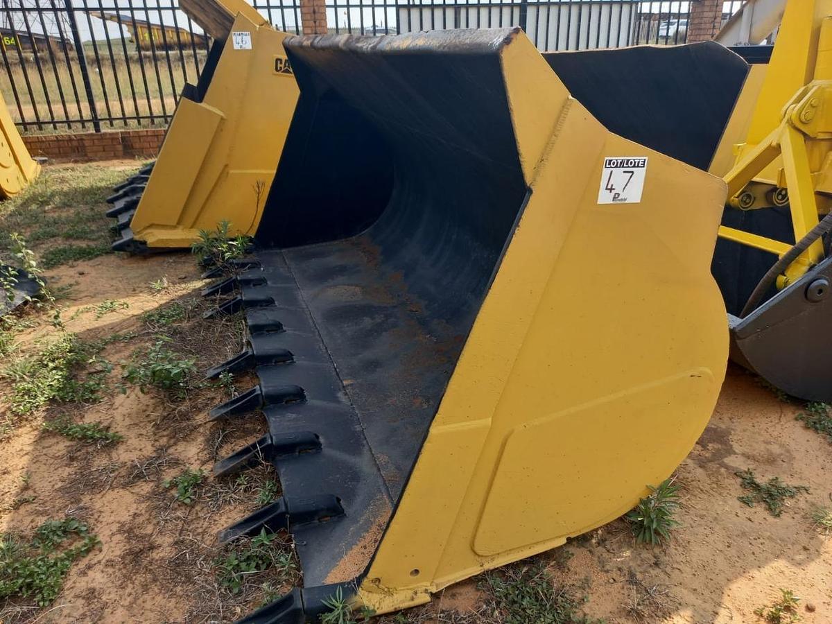 Used CAT FROND END LOADER BUCKET