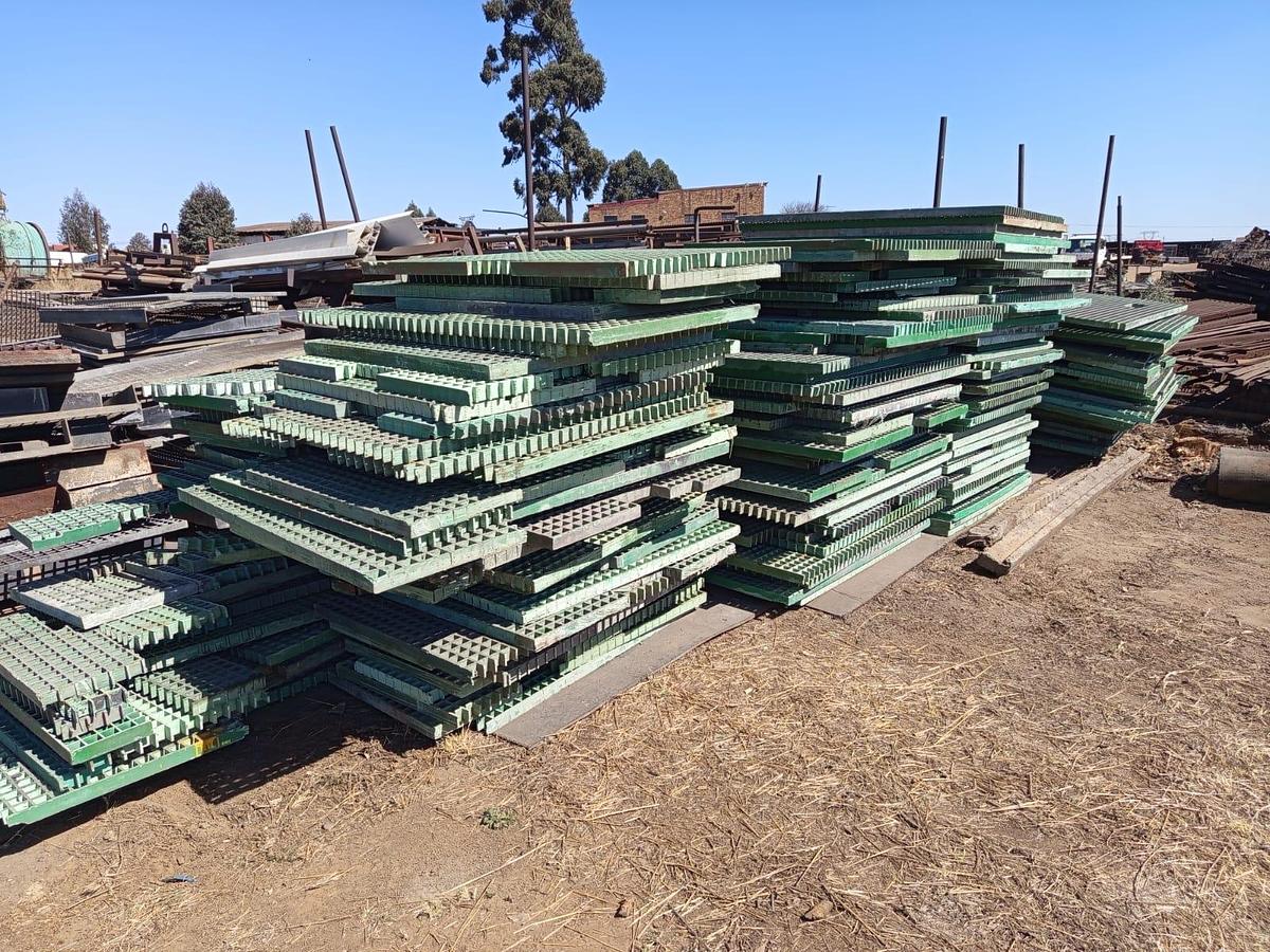 Used VARIOUS SIZED FIBREGLASS WALKWAY GRIDS