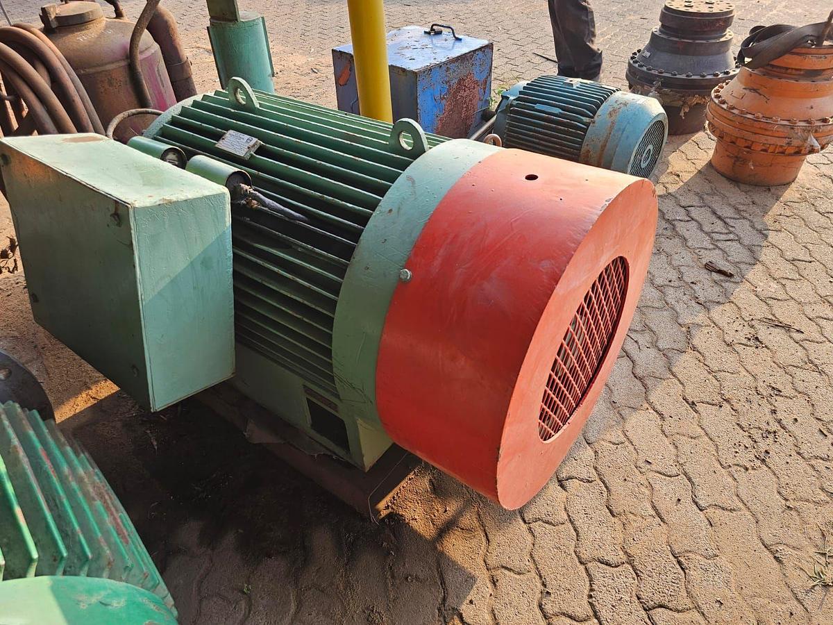 Used  260 KW SIEMENS ELECTRIC MOTOR