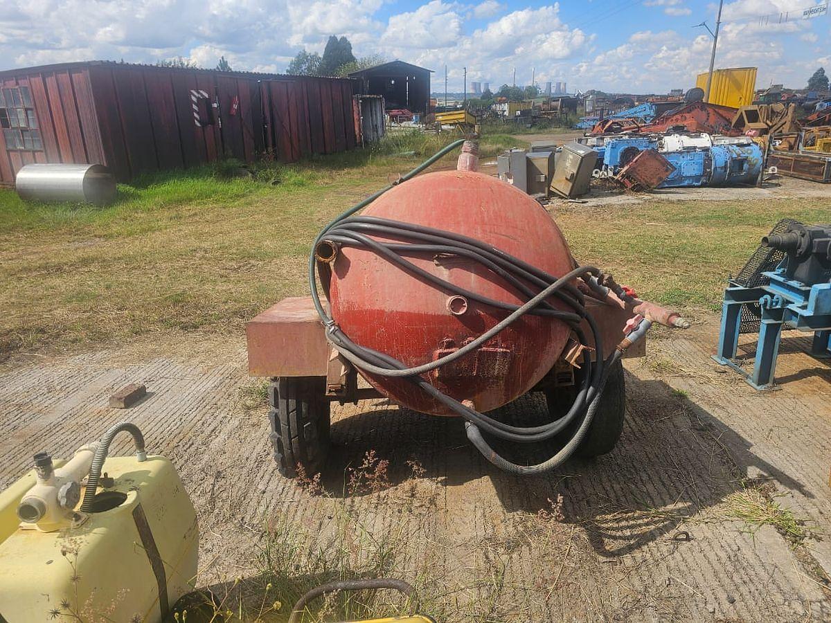Used 1500 LITRE SINGLE AXLE WATER TANKER TRAILER