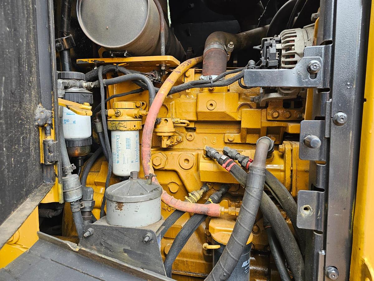 Used BELL L1204E FRONT END LOADER (USED)