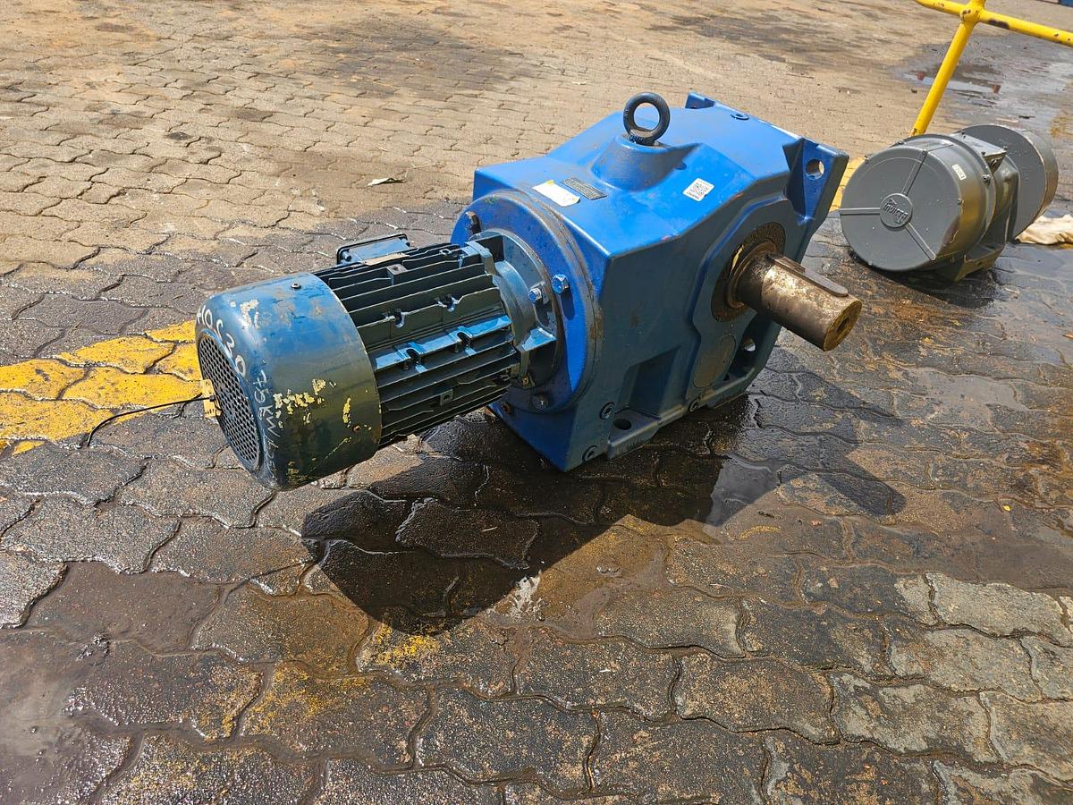 Used 7.5 KW MOTORIZED GEARBOX (USED)