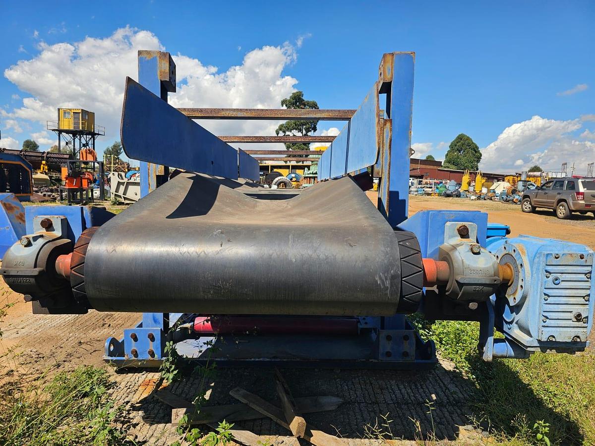 Used 1200 CONVEYOR BELT STRUCTURE ON SKIDS WITH 7.5 KW ELECTRIC MOTOR AND 1.18.96 RATIO GEARBOX 