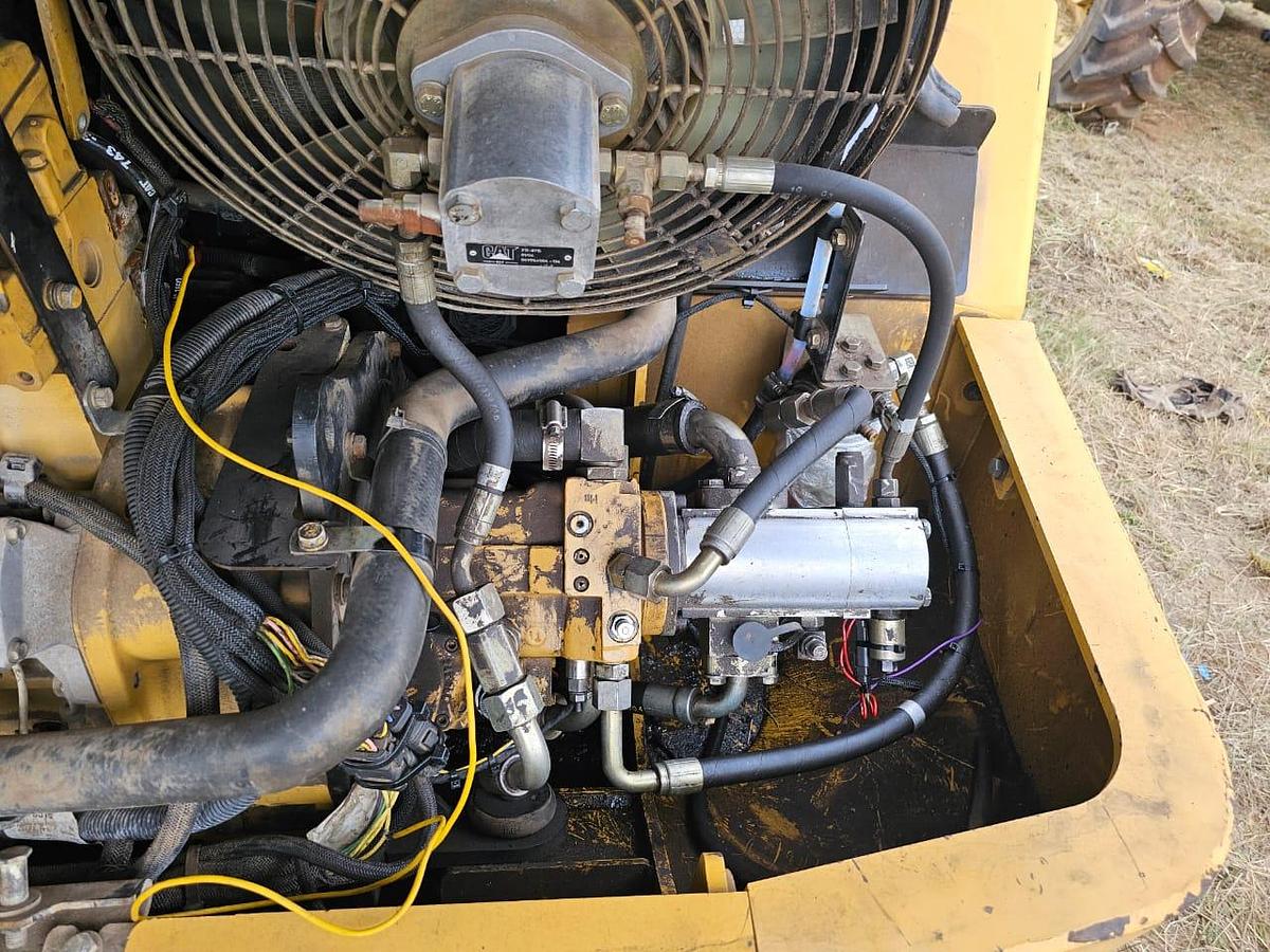 Used CATERPILLAR 902 WHEEL LOADER