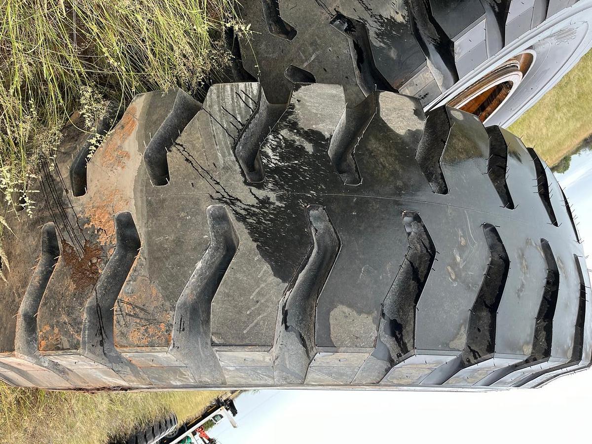 Used MIXED BRIDGESTONE EARTHMOVING TYRES - USED CONDITION