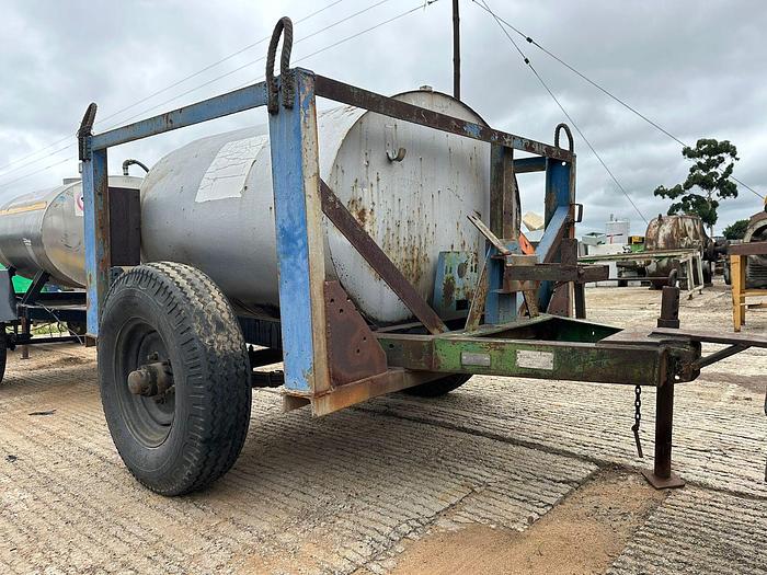 Used TRAILER WITH 1500 LITERS WATER BOWSER