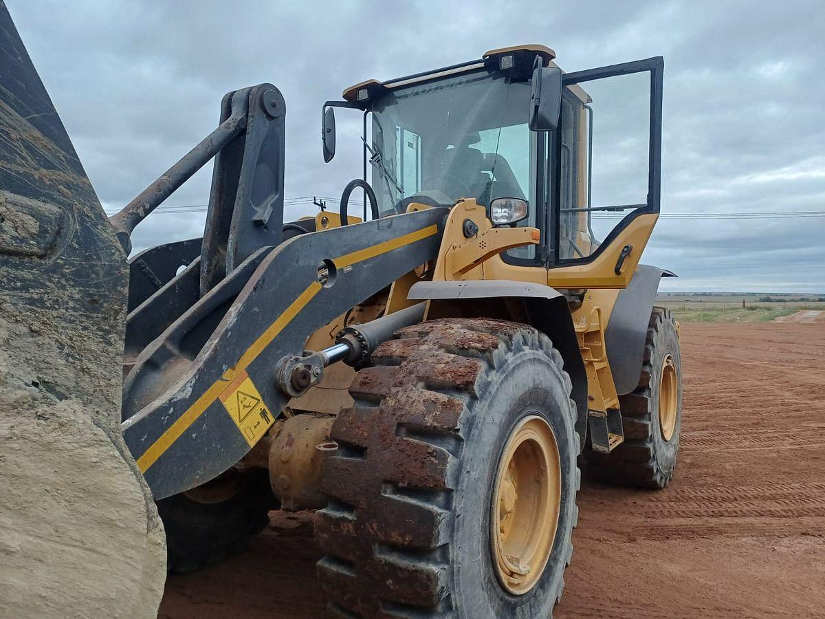Used VOLVO L120F FRONT END LOADER - OPERATIONAL
