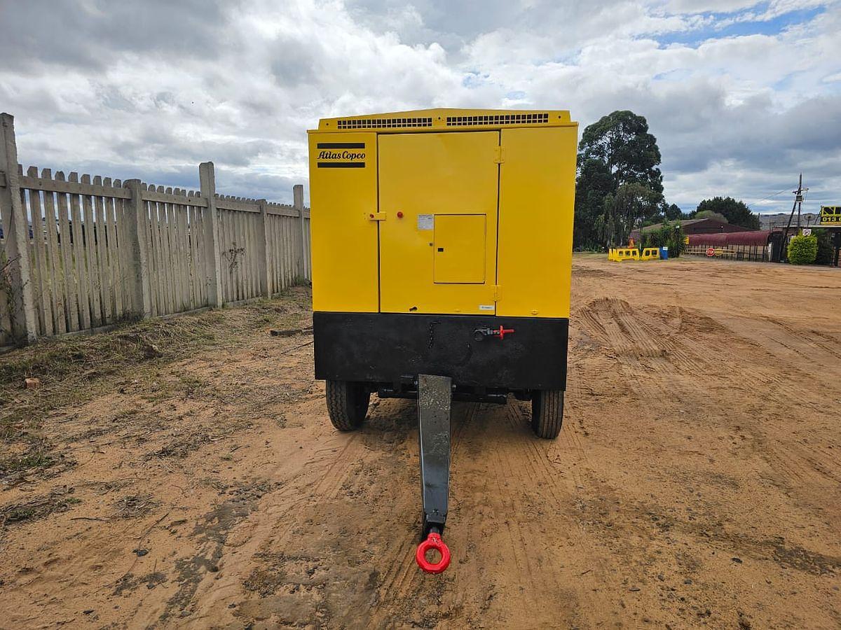 Used ATLAS COPCO XAS 495 MOBILE COMPRESSOR WITH MERCEDES BENZ ENGINE - OPERATIONAL