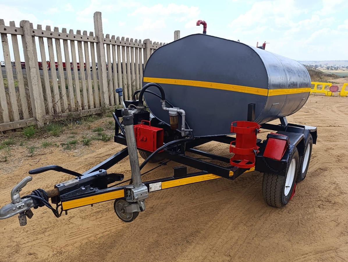 Used HEAVY DUTY 2500 LITRE DIESEL BOWSER TRAILER WITH PUMP & METER- USED CONDITION