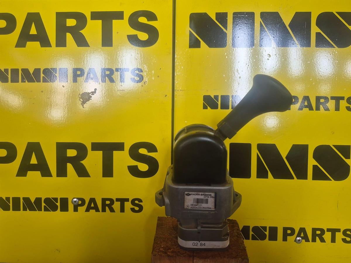 Used BELL (KNORR BREMSE) PARK BRAKE LEVER (USED)