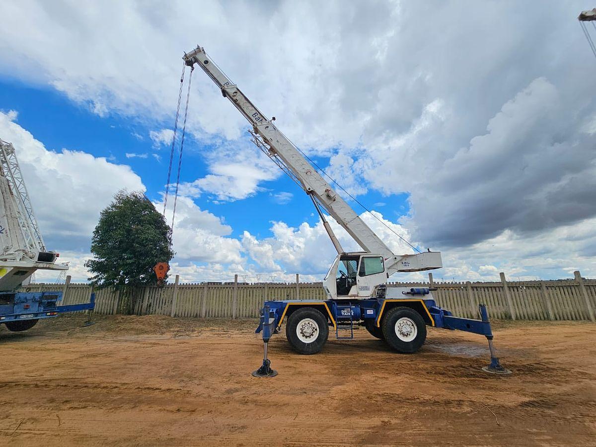Used 18 TONNES CAPACITY FAUN CRANE - OPERATIONAL