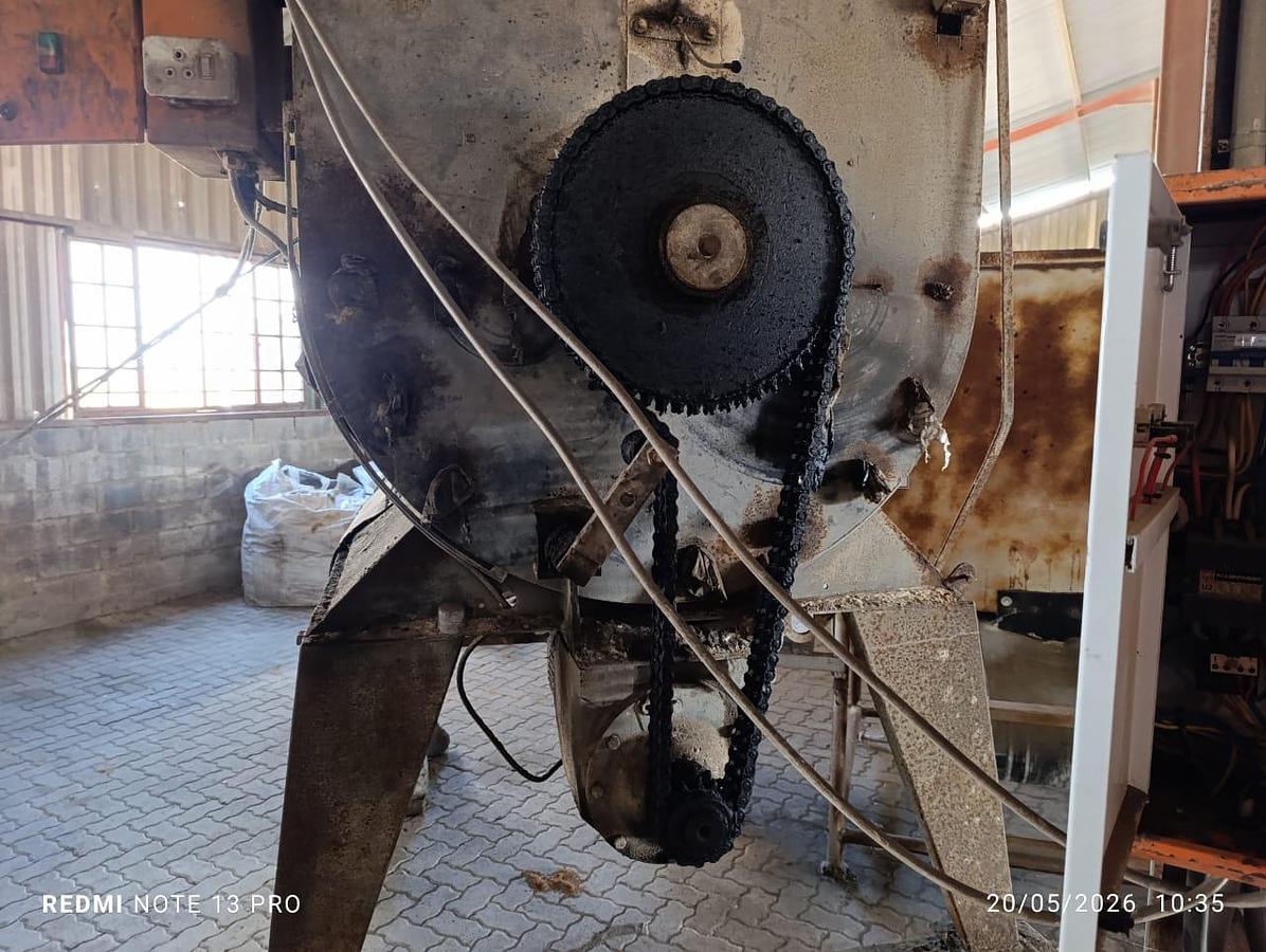 Used PADDLE MIXER WITH CONVEYOR STRUCTURES