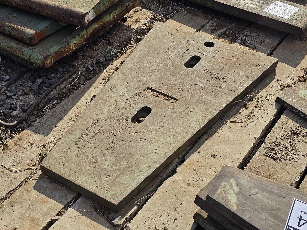 Used CRUSHER PLATES