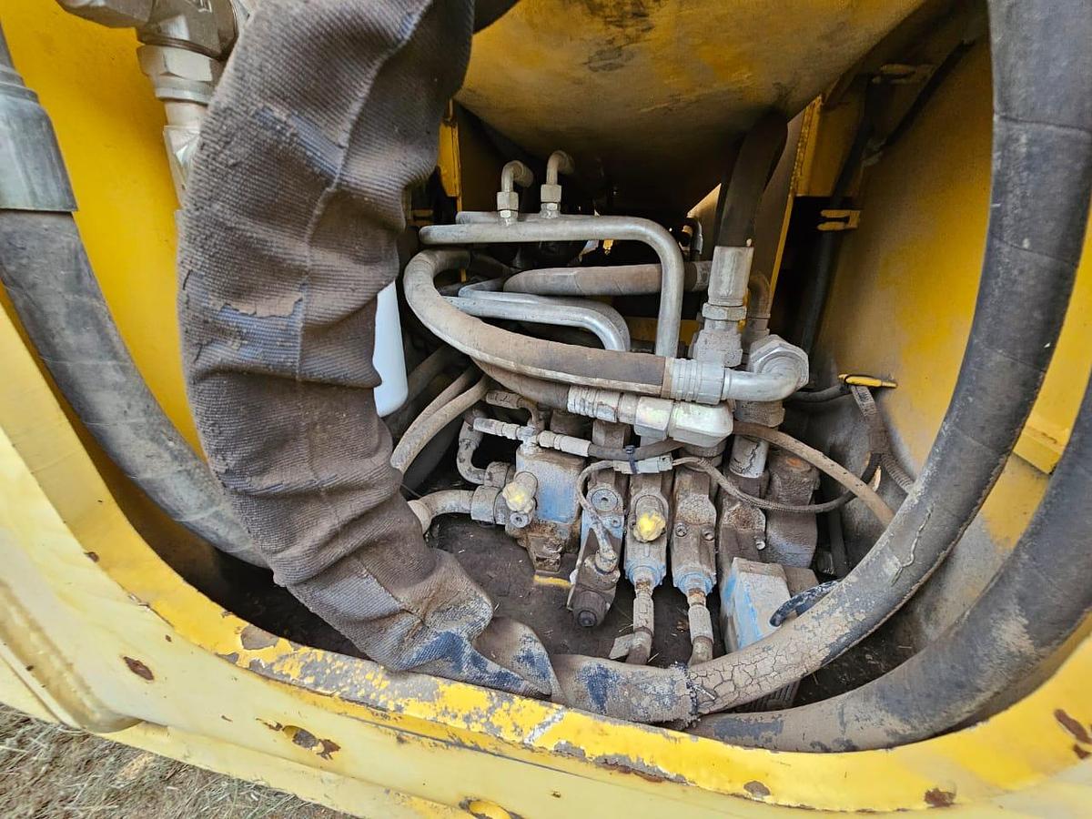 Used NEW HOLLAND LM1445 TELEHANDLER