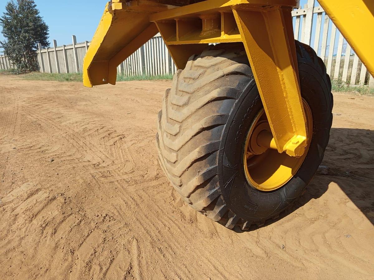 Used BELL 120 SUPER 2.75 TON ROUGH TERRAIN FORKLIFT(USED CONDITION)