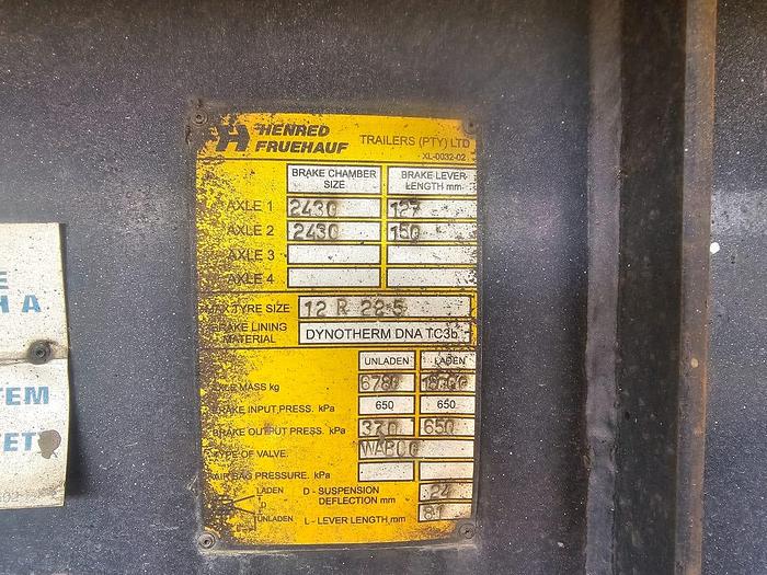 Used HENRED FRUEHAUF DOUBLE AXLE INSOLATED BODY TRAILER WITH RAVIOLI TAIL LIFT