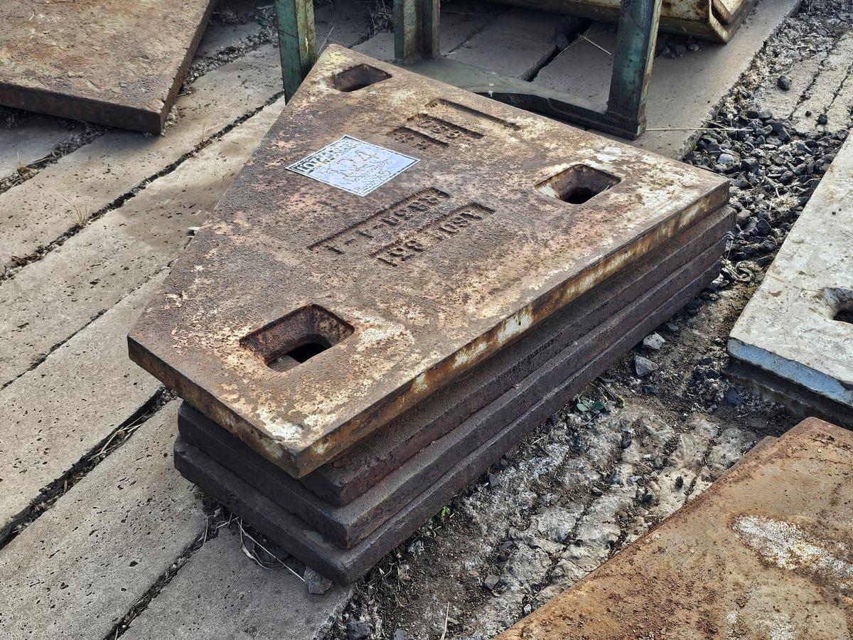 Used OSB RH TOGGLE PLATES