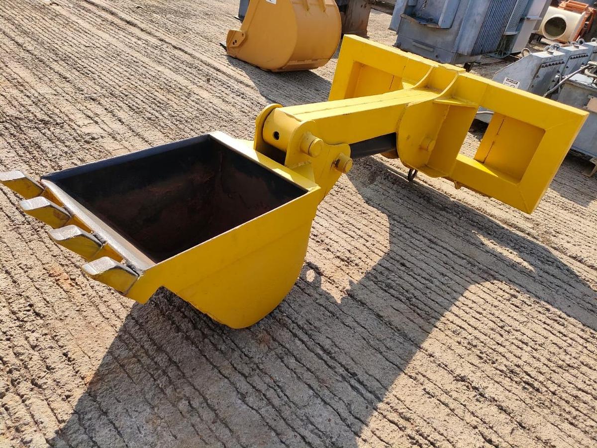 Used EXCAVATOR QUICK COUPLER BUCKET ATTACHMENT