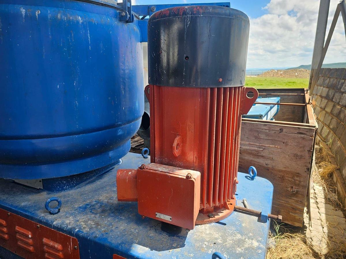 Used POT MIXER / BLENDER WITH ELECTRIC MOTOR