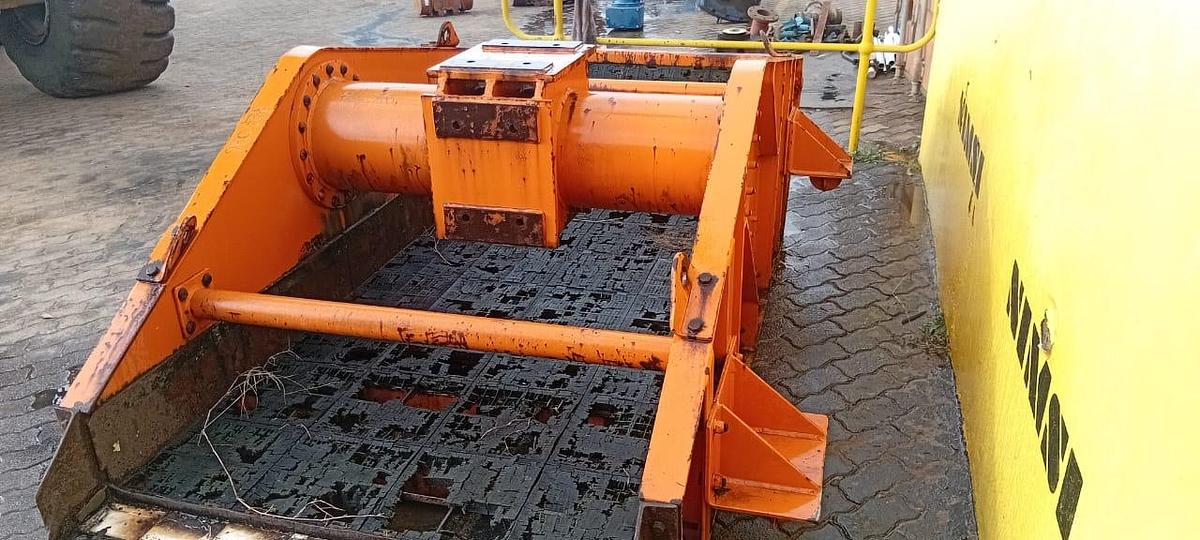 Used VIBRATING SCREEN WITHOUT MOTORS (USED)