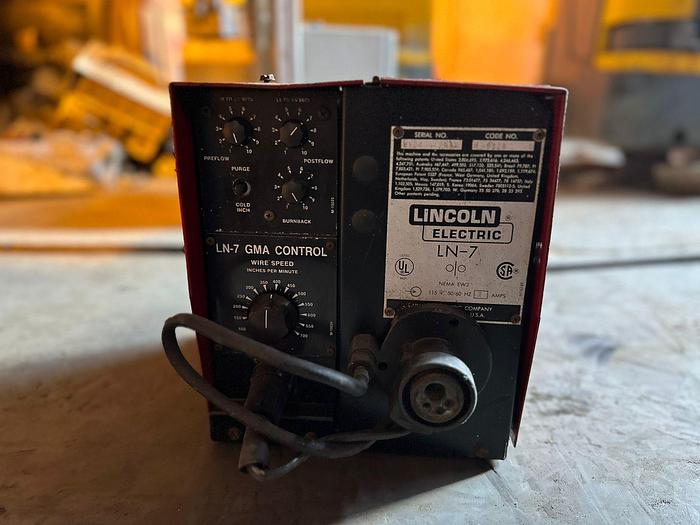 Used LINCOLN LN-7 CO2 WELDER WIRE FEEDER(NOT TESTED)