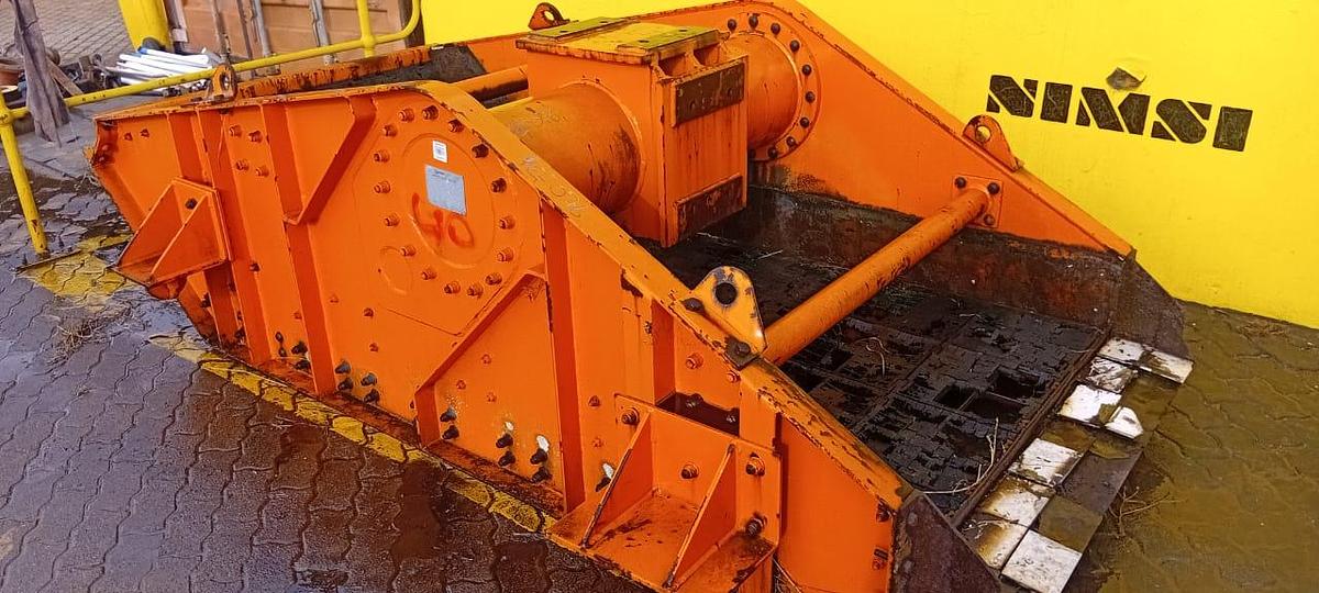 Used VIBRATING SCREEN WITHOUT MOTORS (USED)