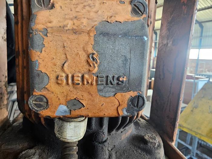 Used ELLIOTT GILBERT HEAVY DUTY ELECTRICAL DRILL (NOT TESTED)