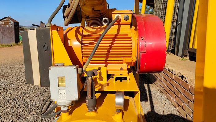 Used 13 BAR DUAL CHAMBER 7.5KW 400V INGERSOLL-RAND TYPE 30 COMPRESSOR (NOT TESTED)