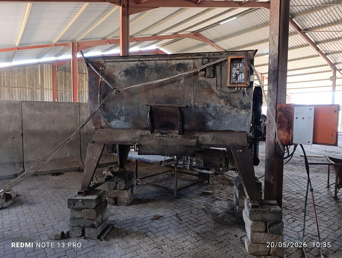 Used PADDLE MIXER WITH CONVEYOR STRUCTURES